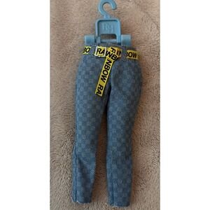 MGA Entertainment Rainbow High Deluxe Fashion Closet Replacement Jeans Blue